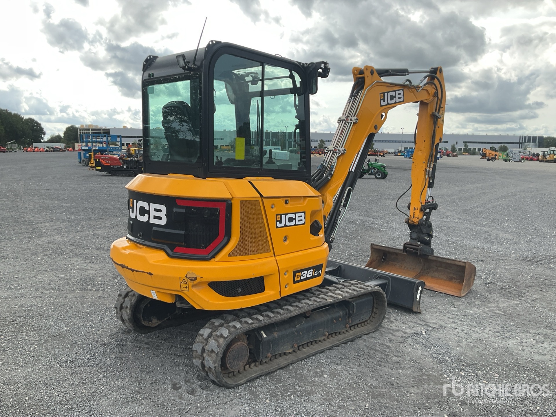 General Appearance with Picture, Right Rear Corner