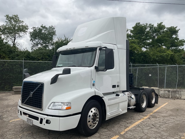 2018 Volvo VNM64T 6x4 T/A Day Cab Truck Tractor
