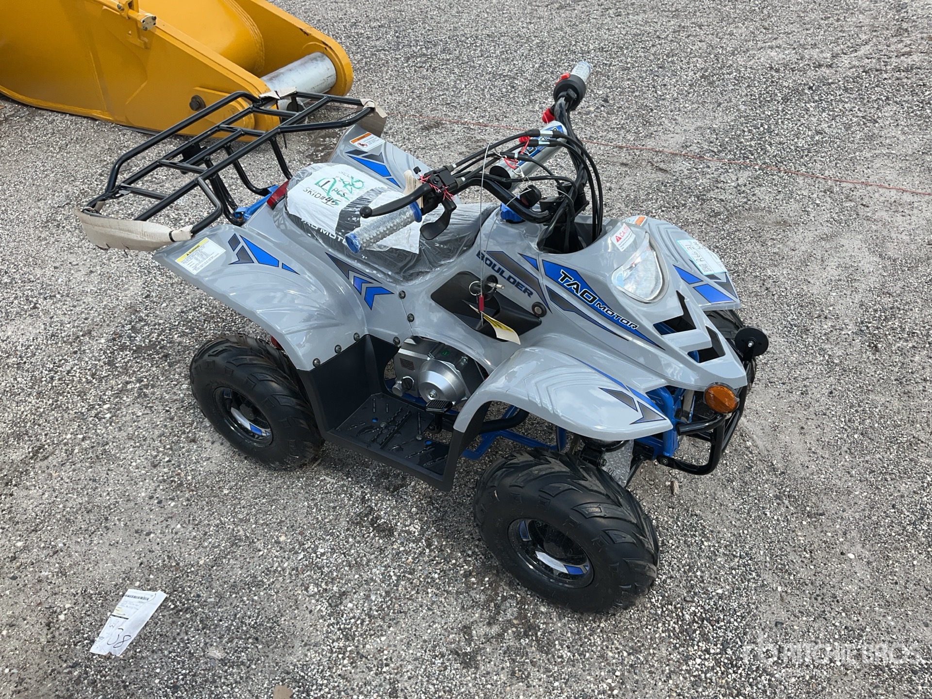 General Appearance with Picture, Right Front Corner