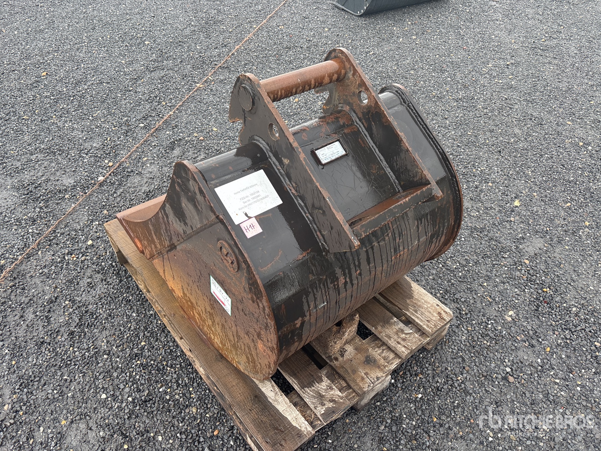 General Appearance with Picture, Left Rear Corner