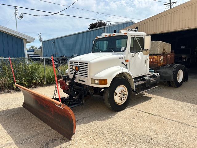 1995 International 4900 4x2 Snow Plow Truck 1995 International 4900 4x2 Snow Plow Truck