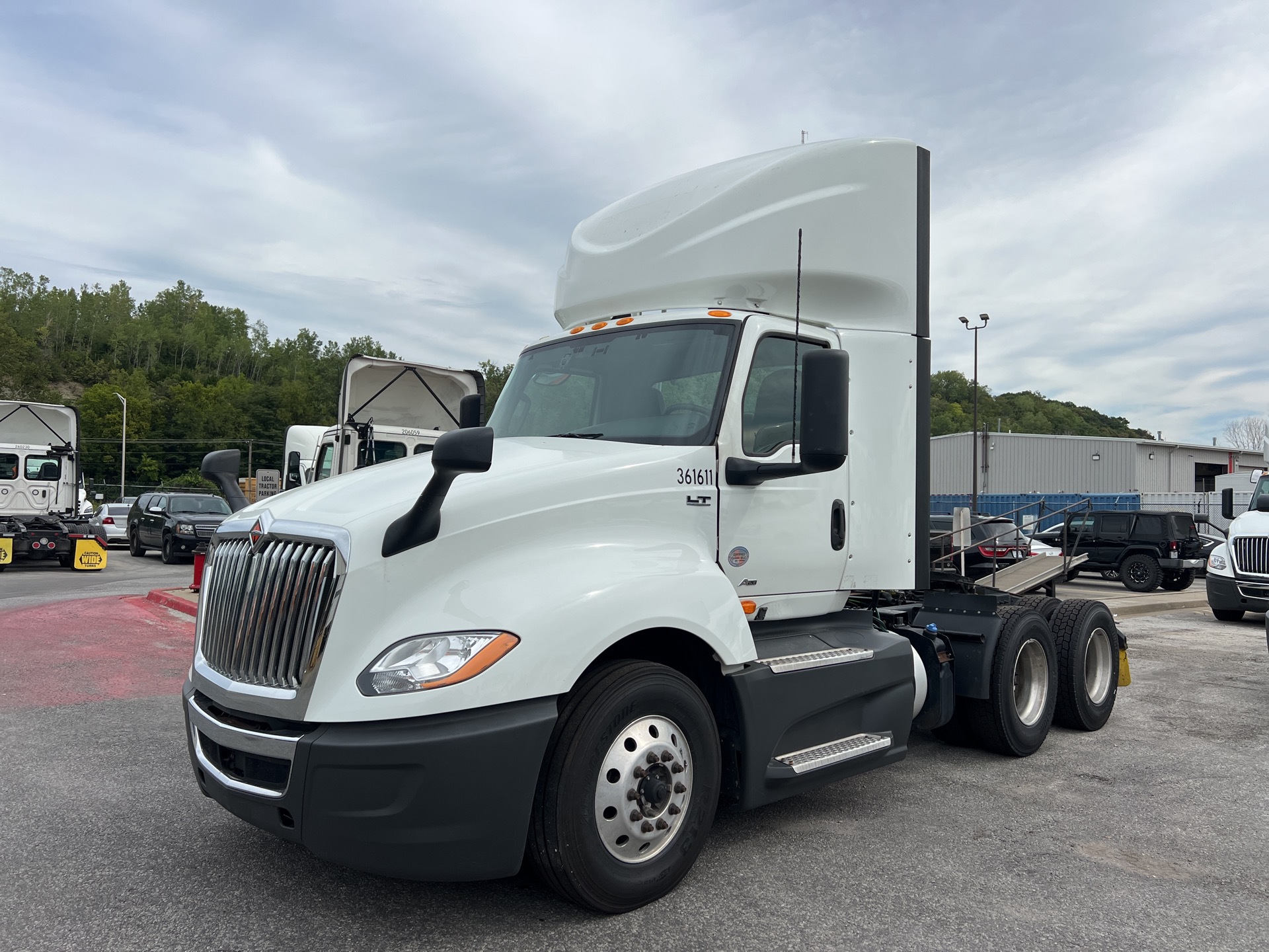 MN657553 - 2021 International LT625: Brochure Photo