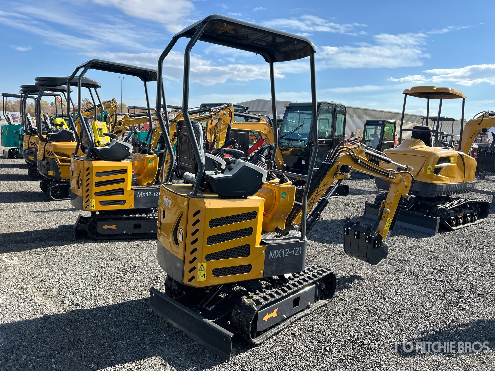 EXCAVADORA 2025 AGT MX12(Z)