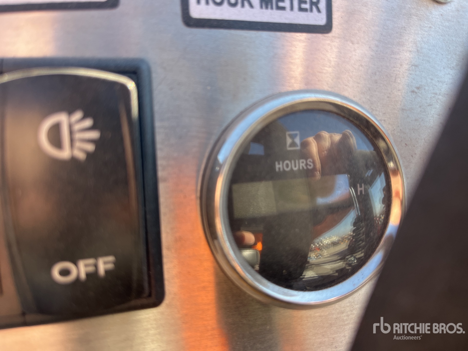 General Appearance with Horímetro / Odómetro