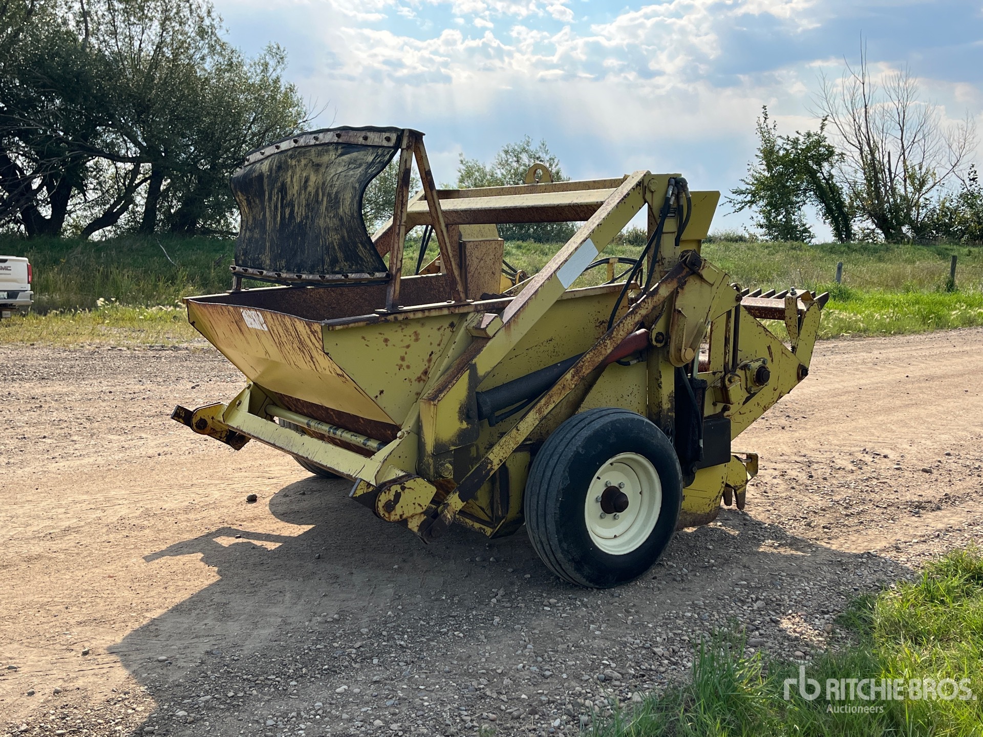 General Appearance with Picture, Right Rear Corner