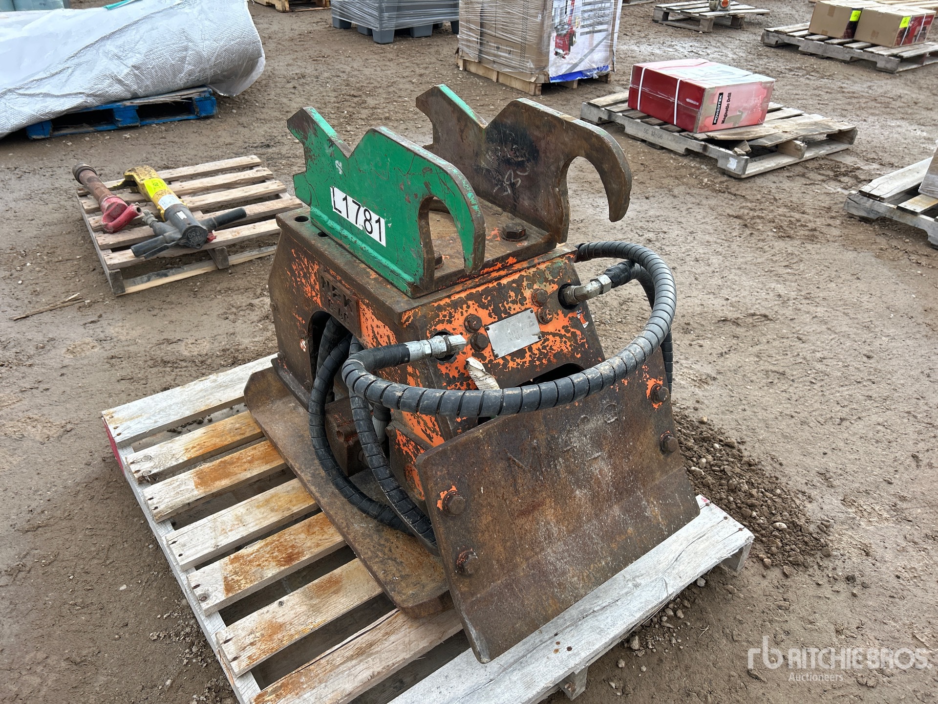 General Appearance with Bild, Ecke vorne rechts