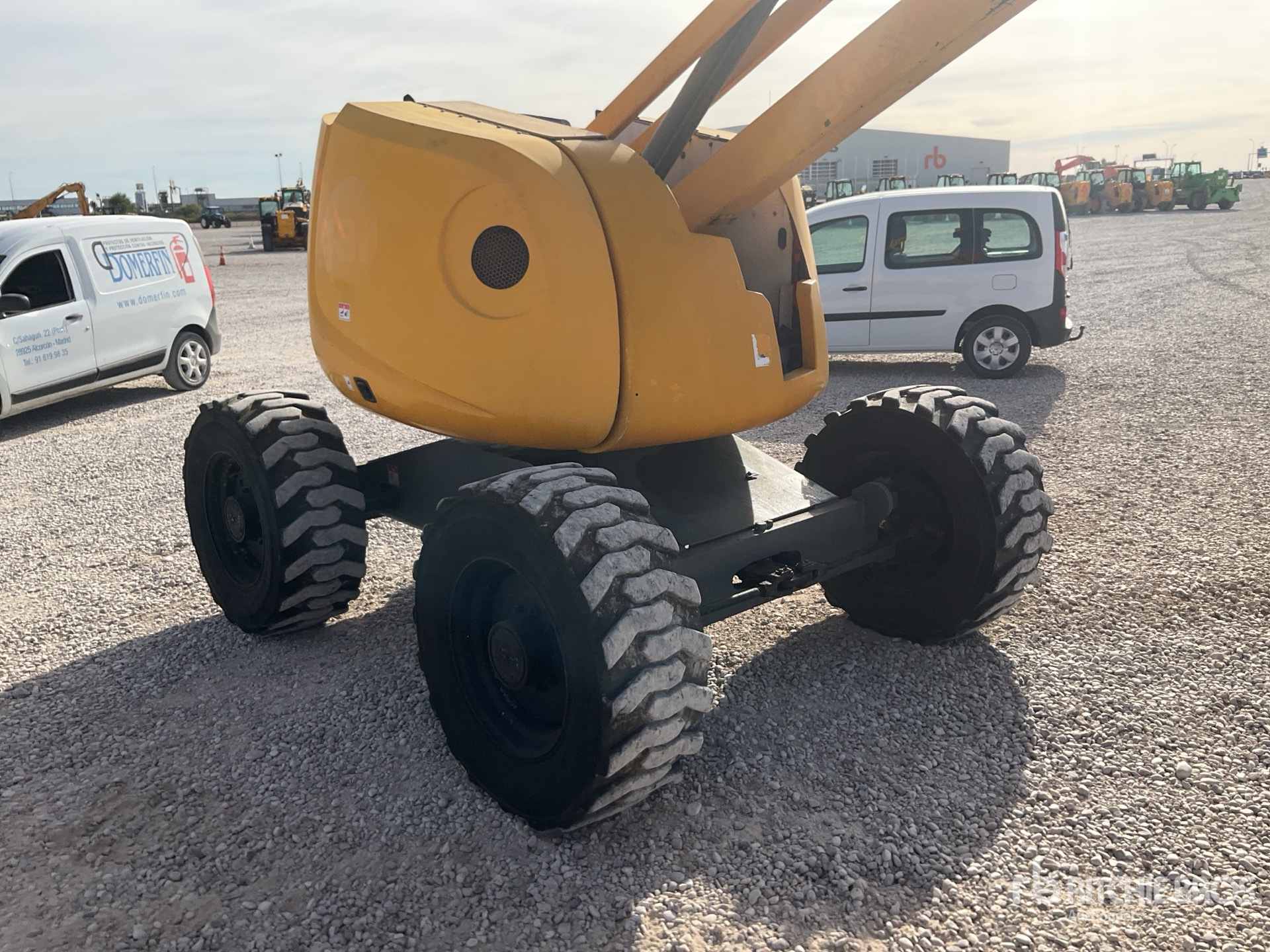 General Appearance with Picture, Left Rear Corner