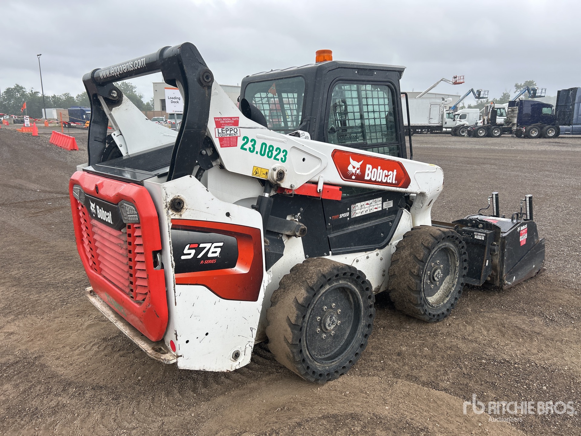 General Appearance with Picture, Right Rear Corner