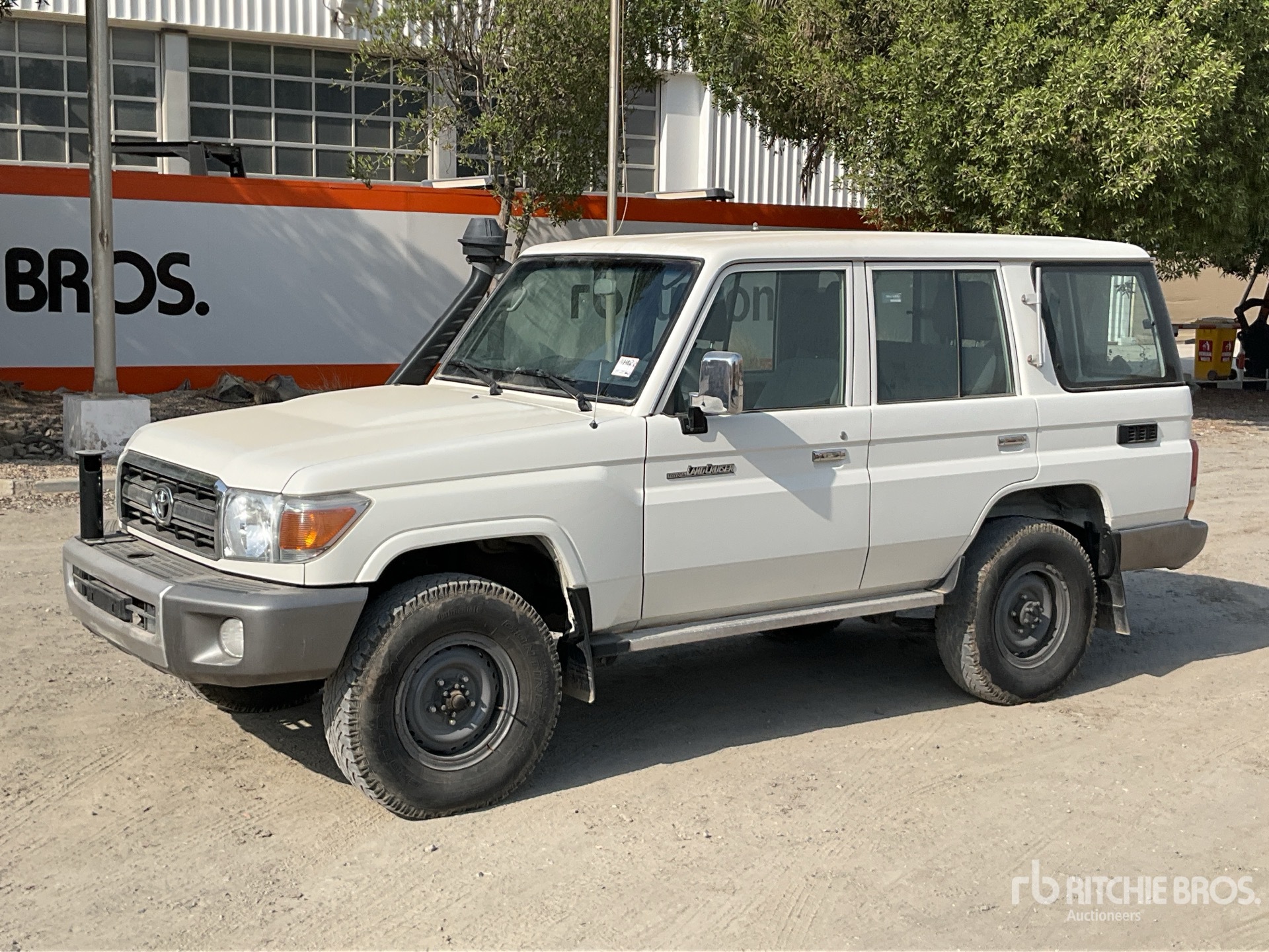 General Appearance with Picture, Left Front Corner