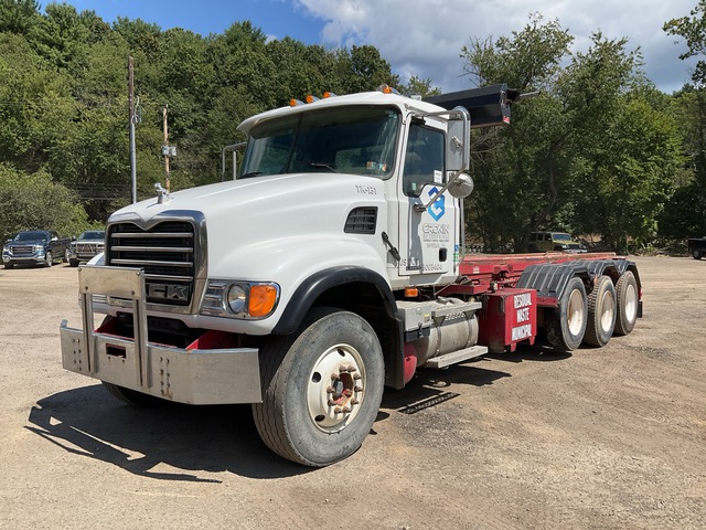 2004 Mack CV713 Granite 8x4 Roll-Off Truck