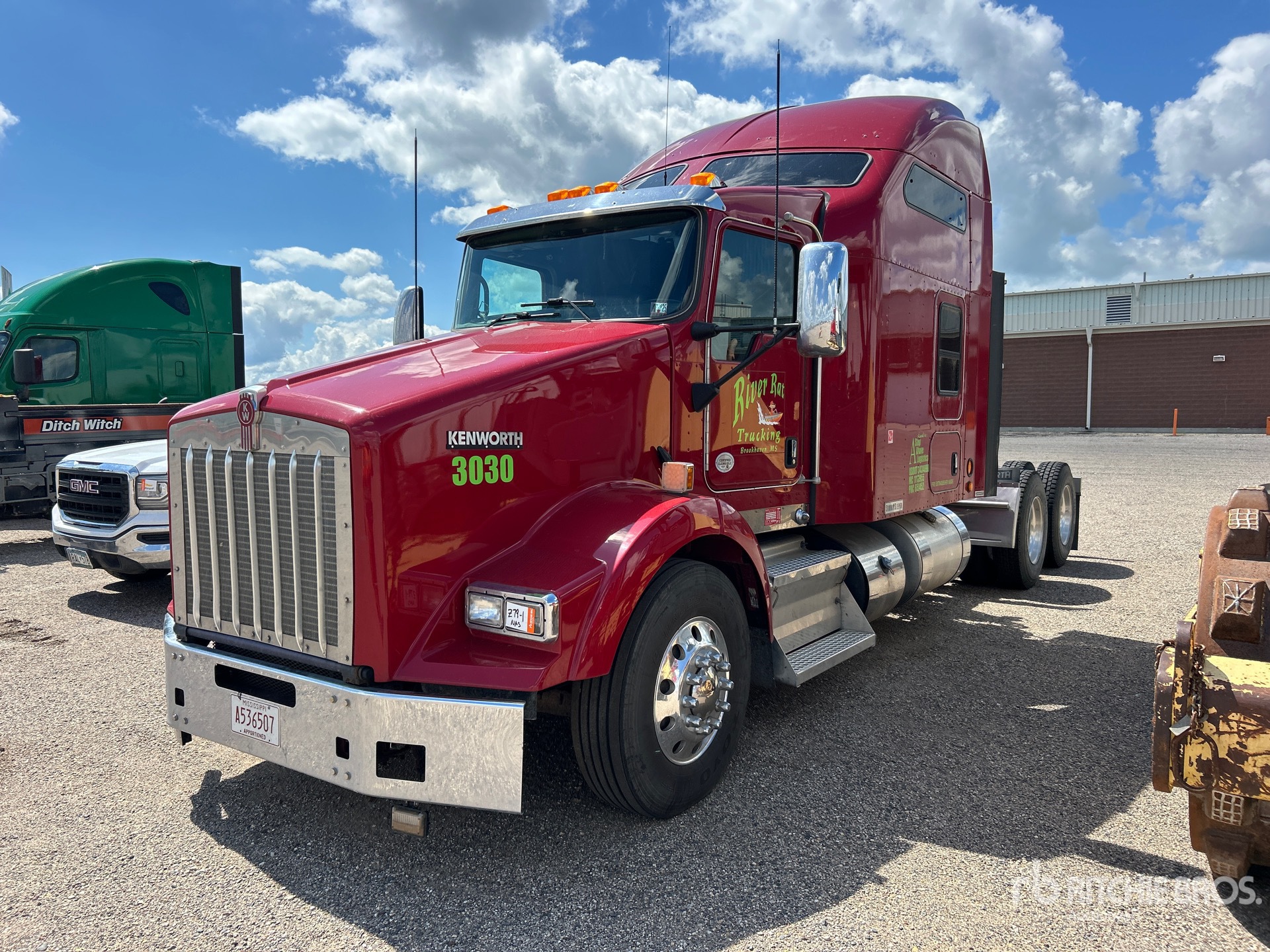 General Appearance with Picture, Left Front Corner