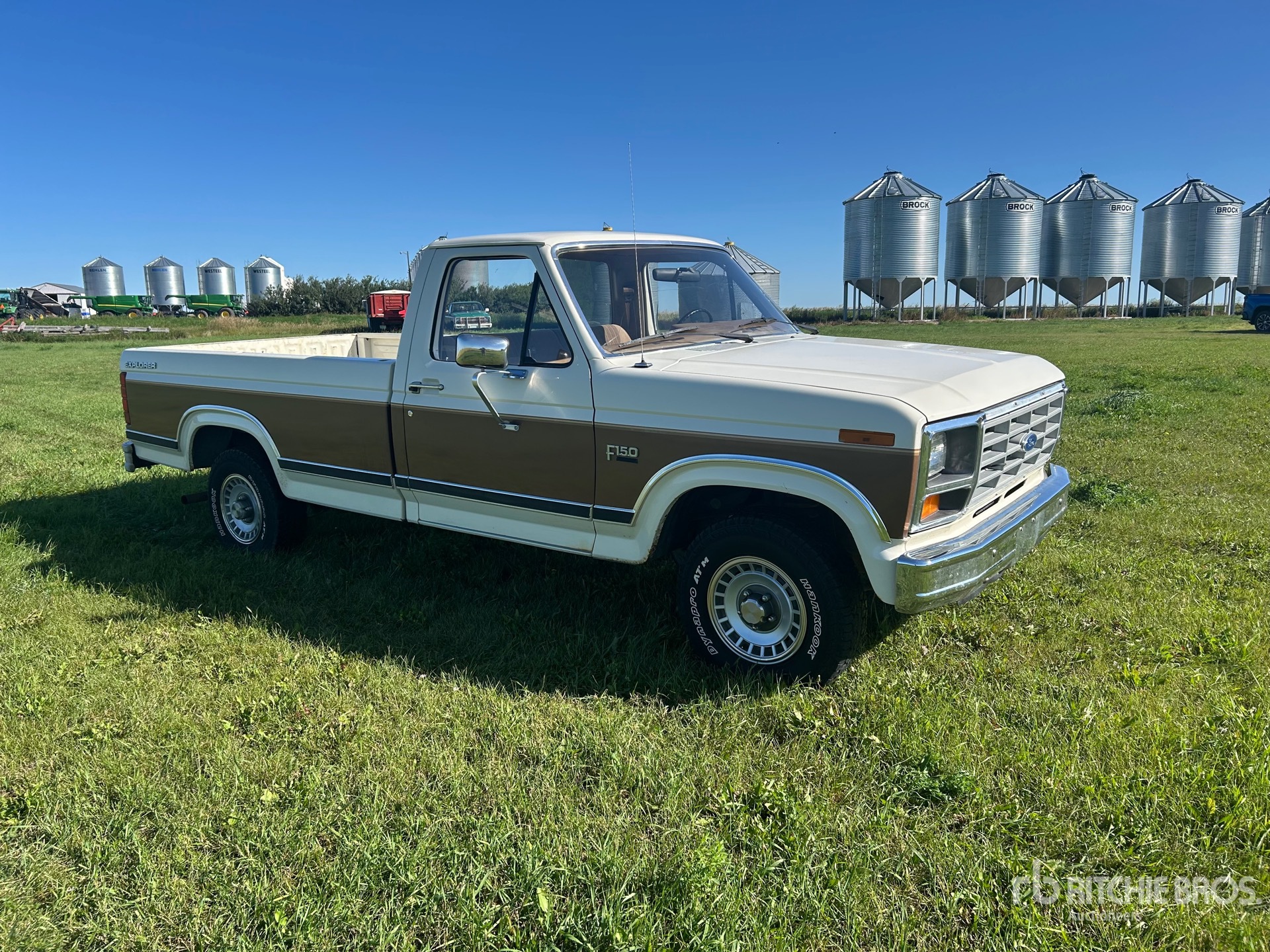 General Appearance with Picture, Right Front Corner