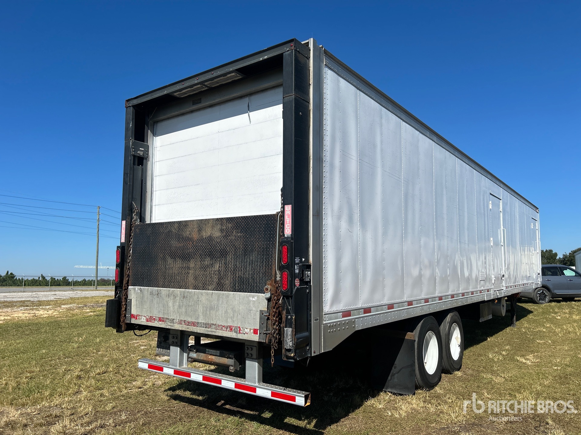 General Appearance with Foto, angolo anteriore sinistro