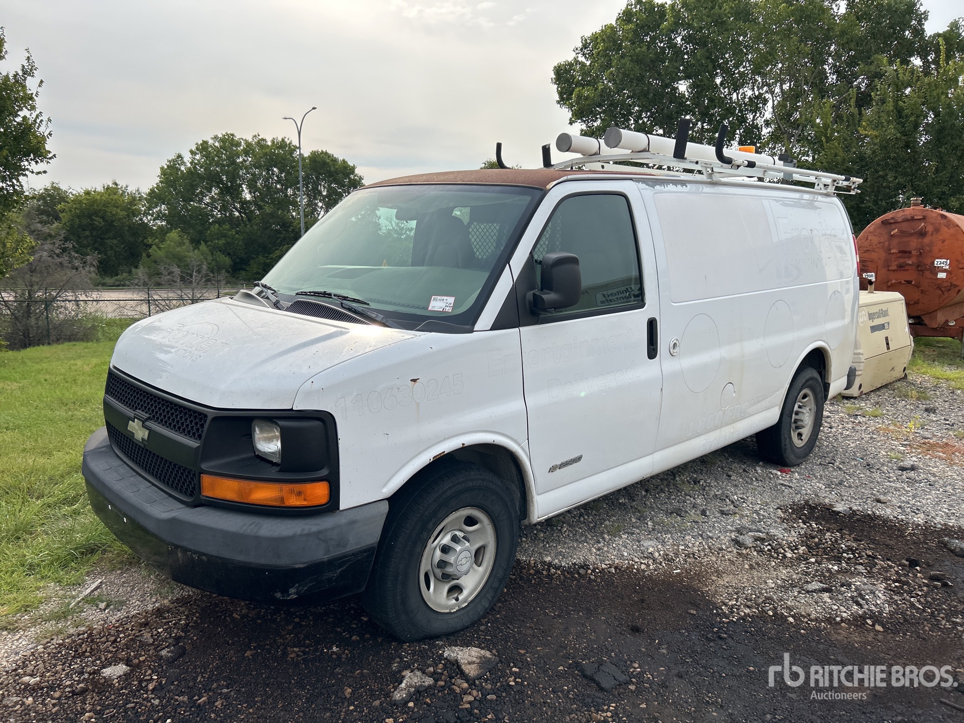 General Appearance with Picture, Left Front Corner