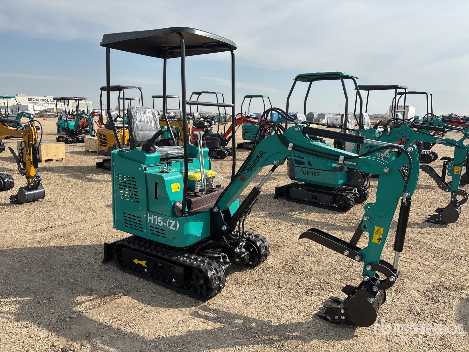 EXCAVADORA 2025 AGT H15(Z)