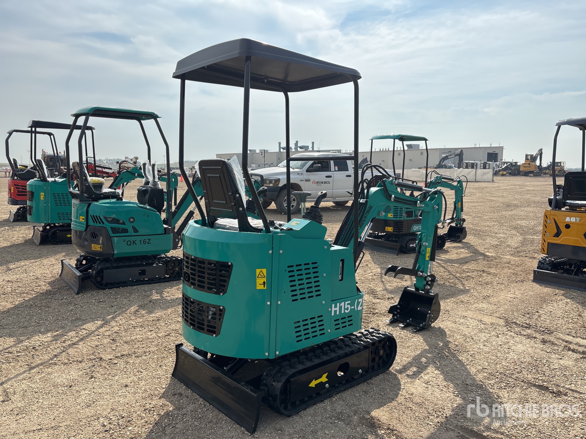 EXCAVADORA 2025 AGT H15(Z)
