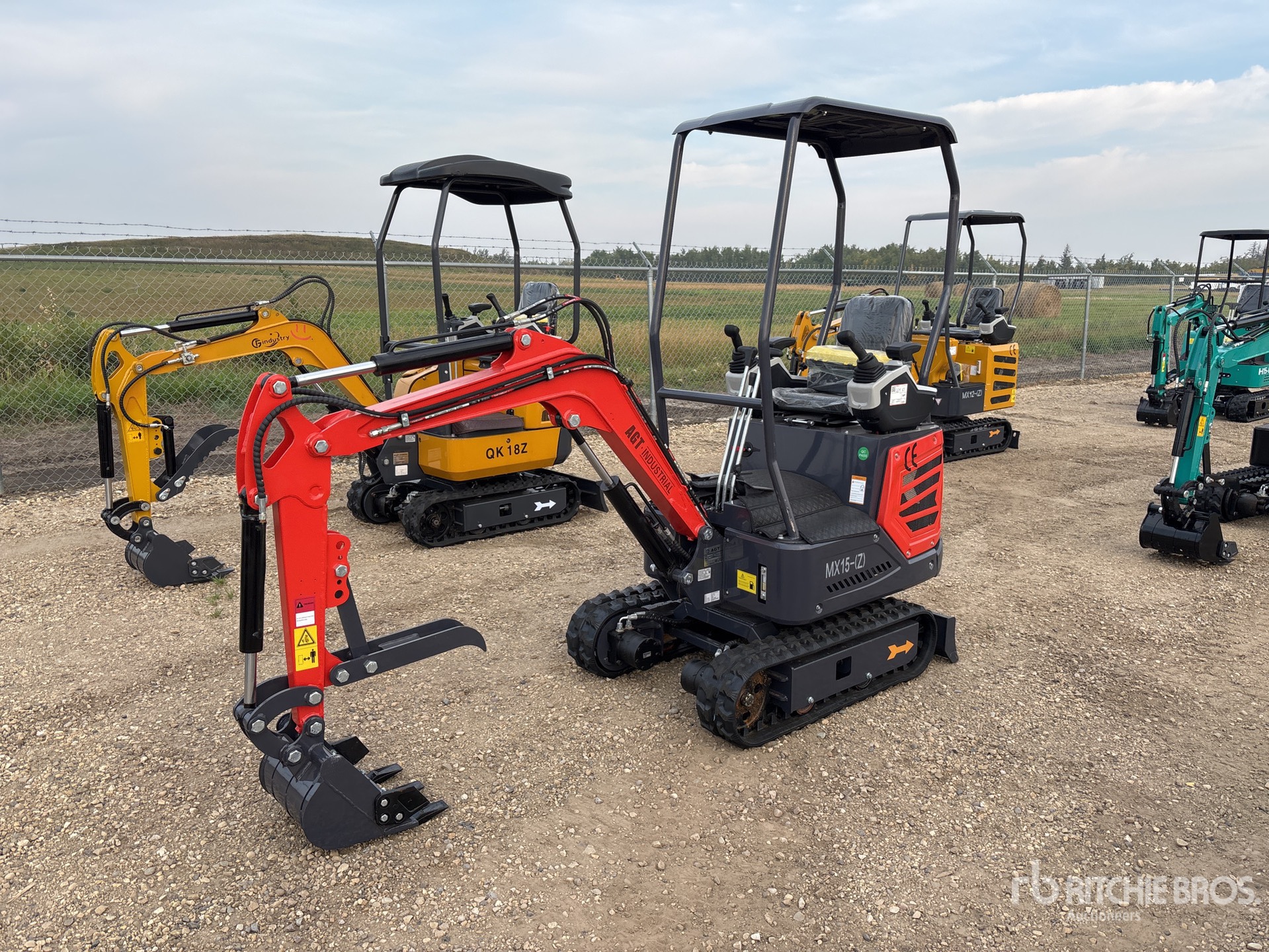 EXCAVADORA 2025 AGT MX15(Z)