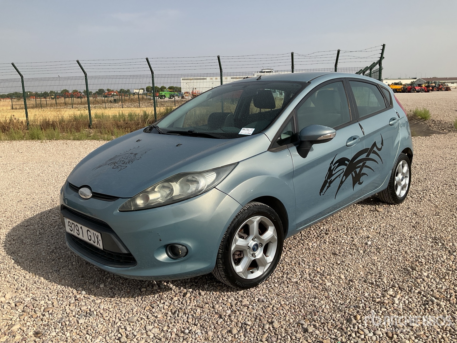 General Appearance with Picture, Left Front Corner