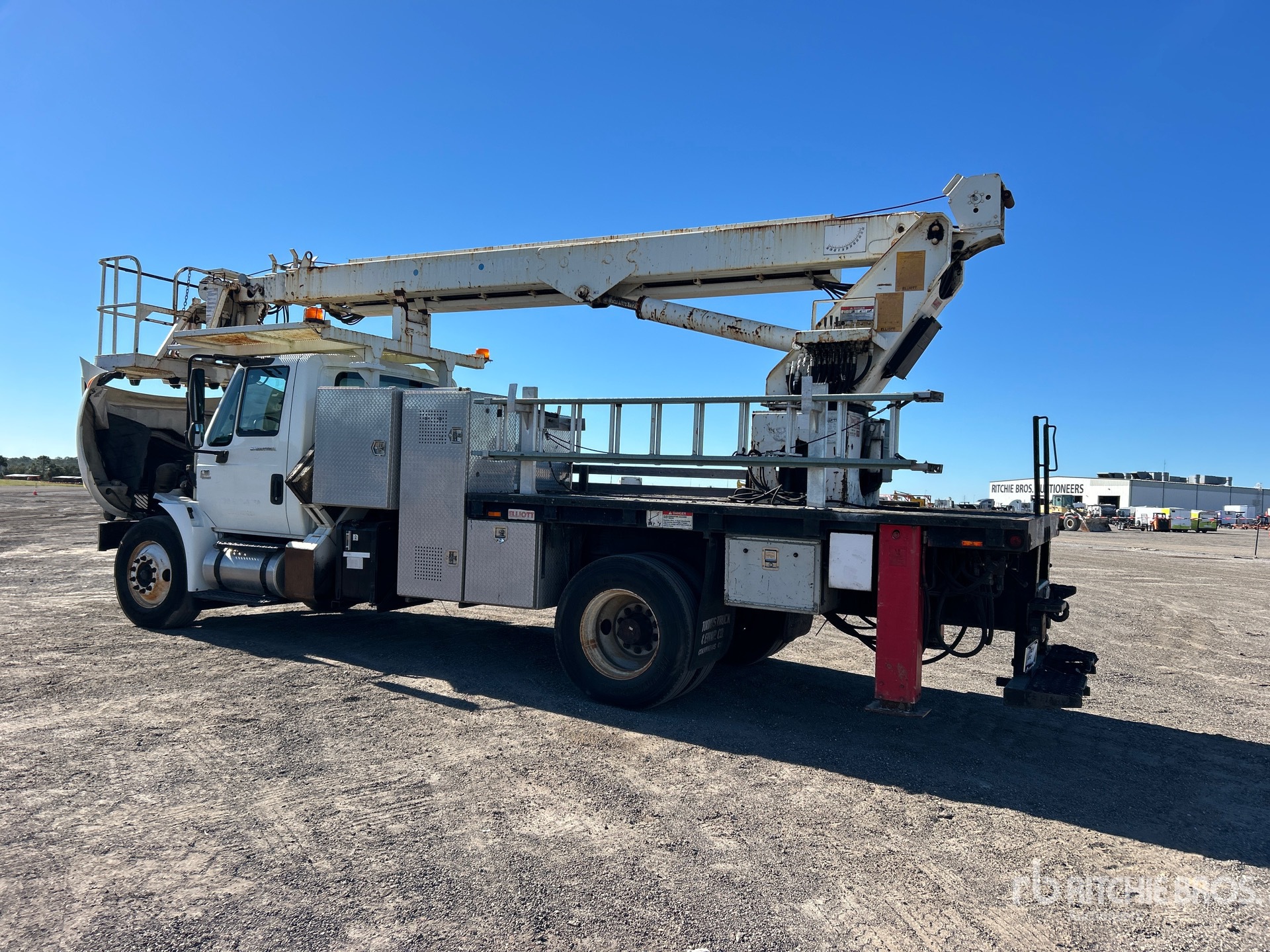 General Appearance with Foto, angolo posteriore sinistro