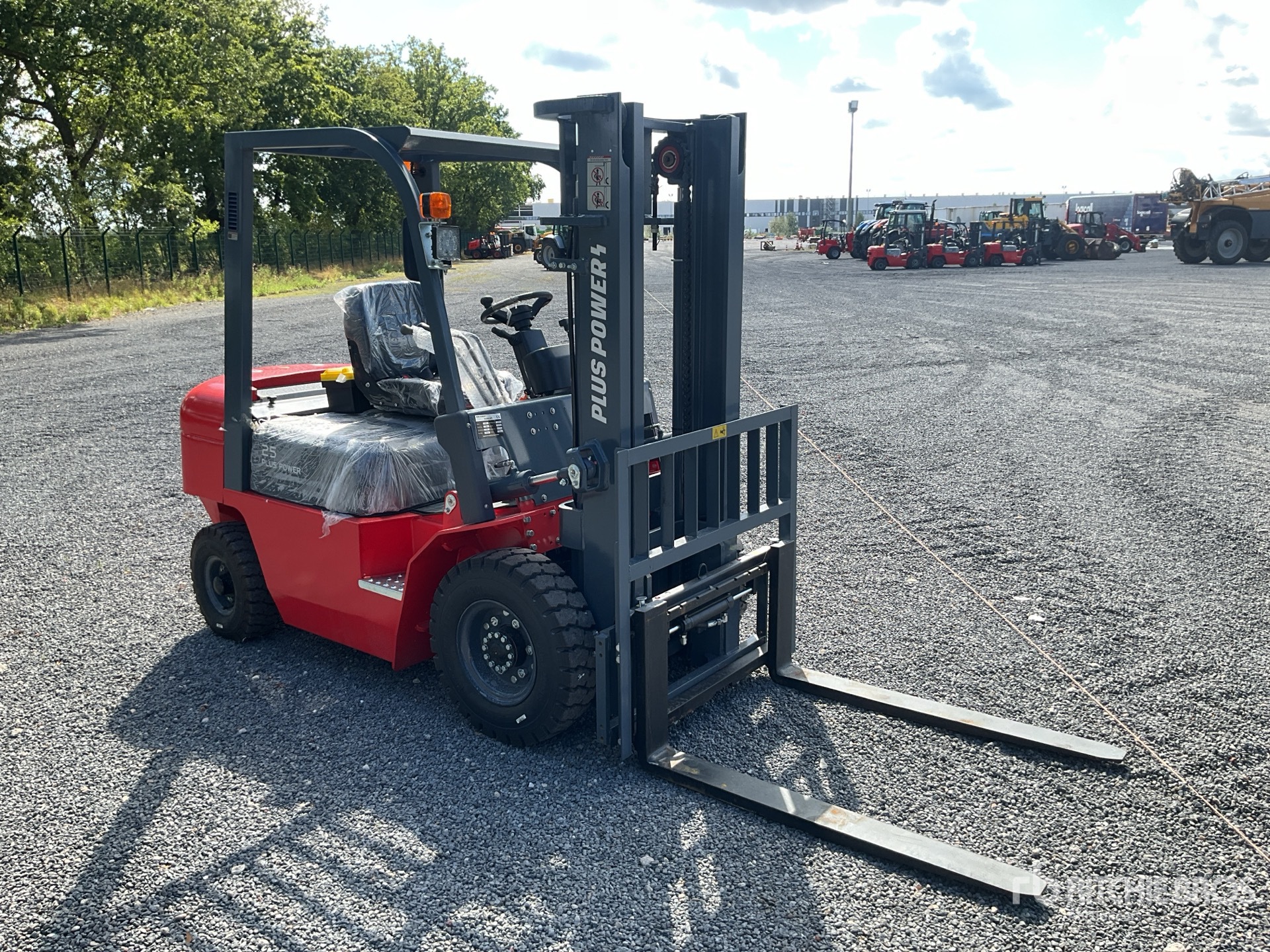 General Appearance with Picture, Right Front Corner