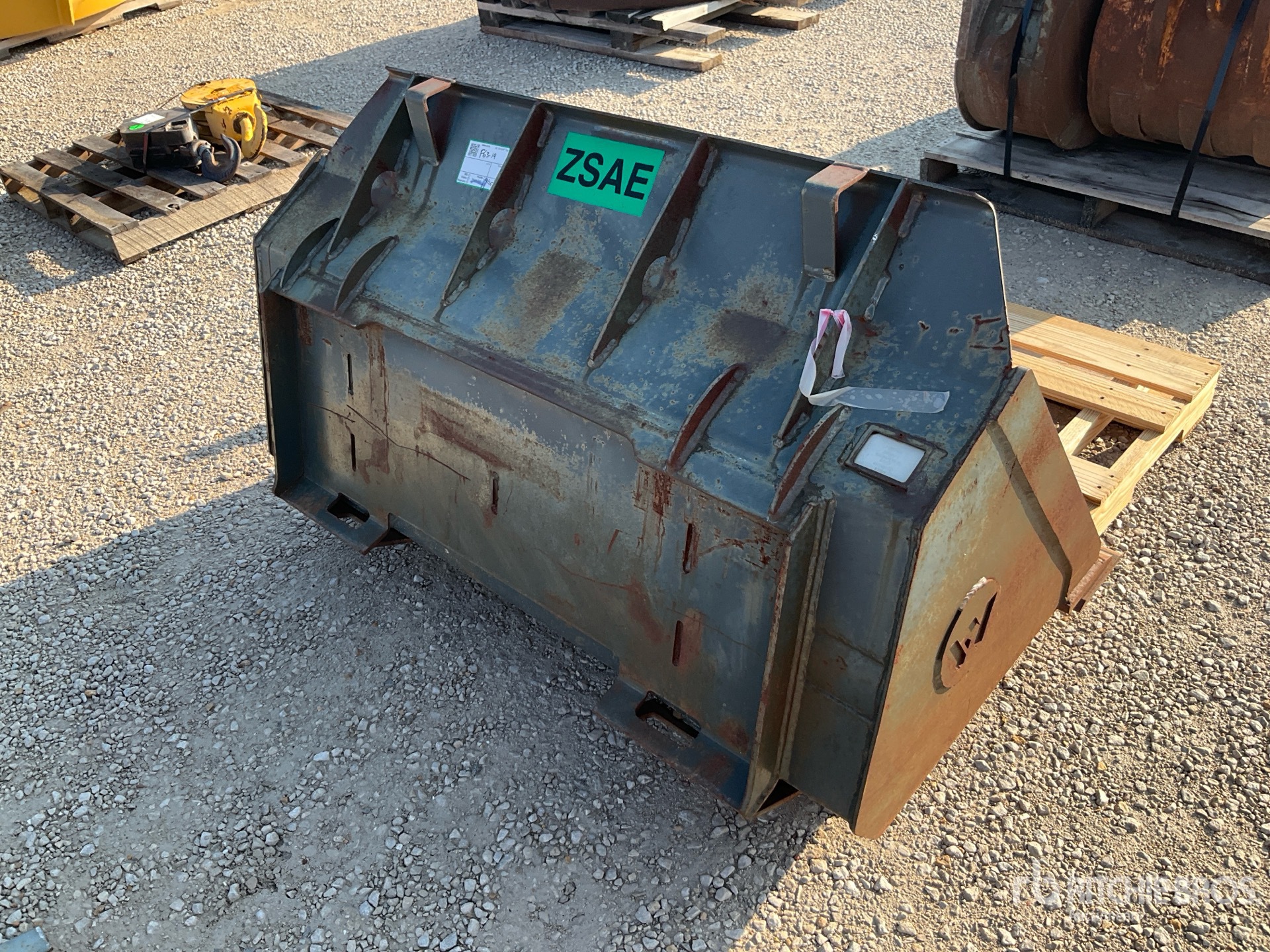 General Appearance with Picture, Right Rear Corner