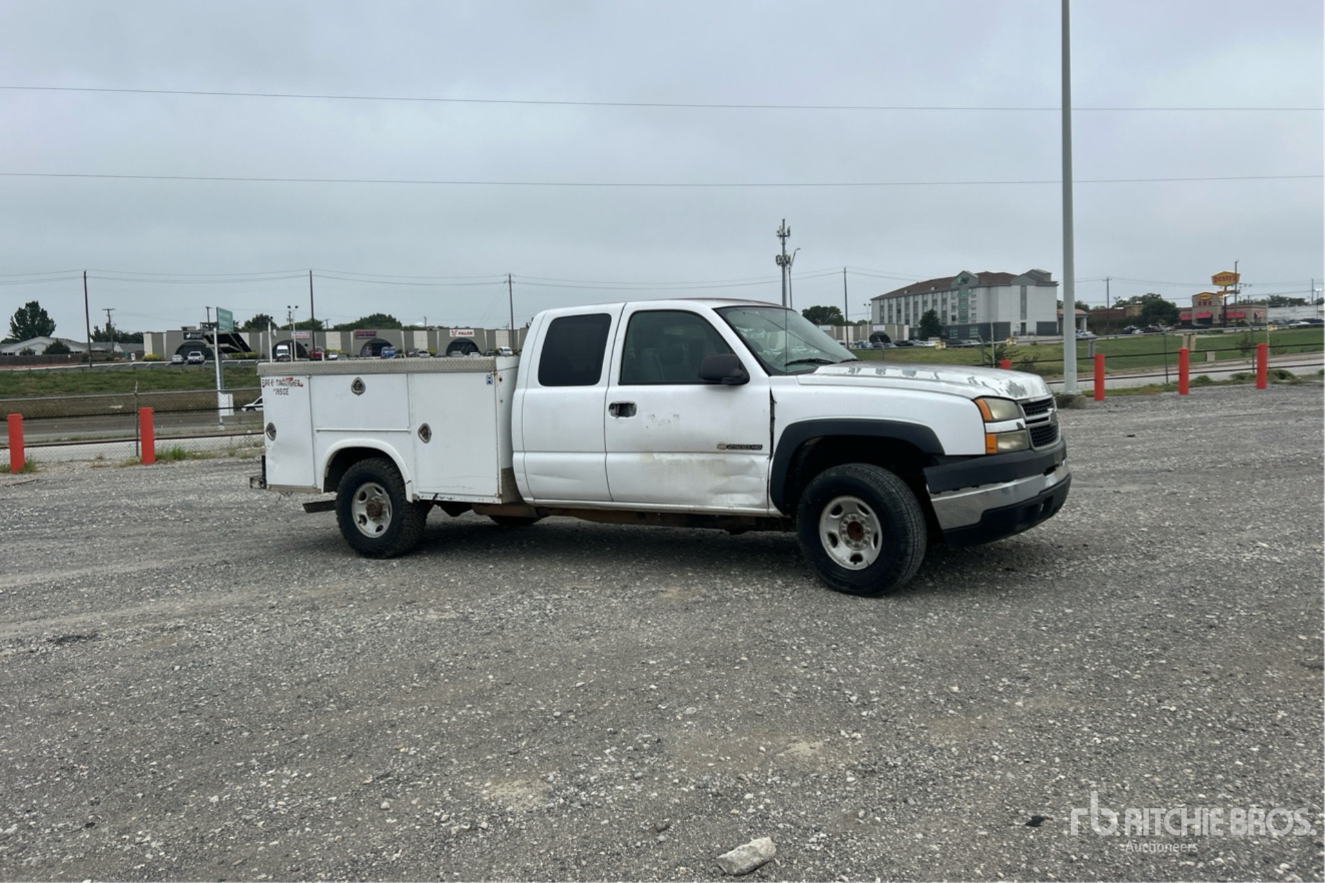 General Appearance with Picture, Right Front Corner