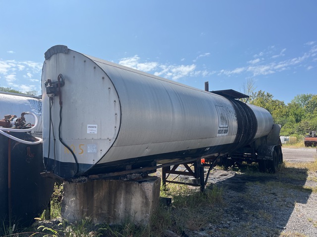 1960 Etnyre T/A 6100 gal Asphalt Tank Trailer