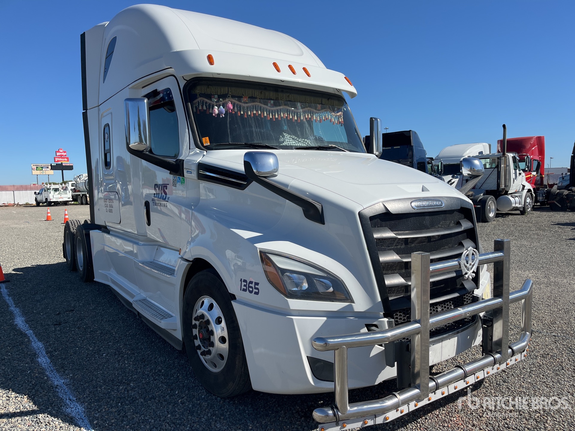 General Appearance with Picture, Right Front Corner