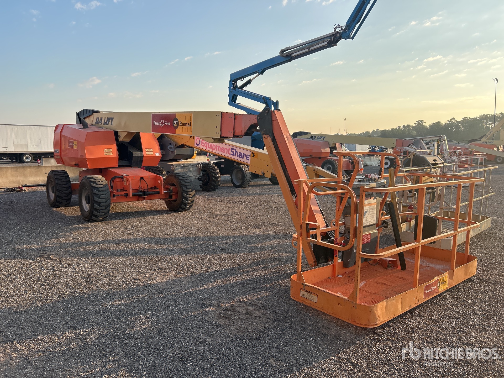 ELEVADOR TELESCóPICO 2008 JLG 4WD 660SJ