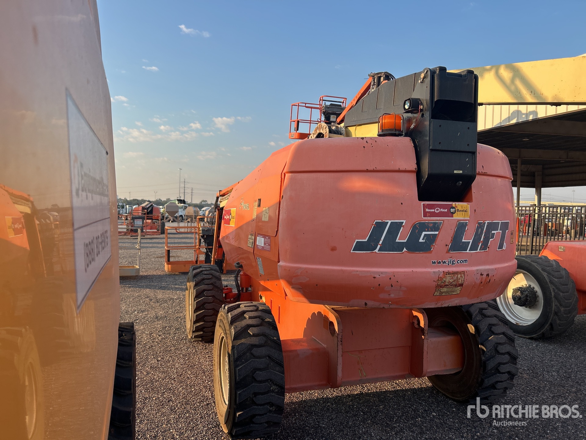 ELEVADOR TELESCóPICO 2008 JLG 4WD 660SJ