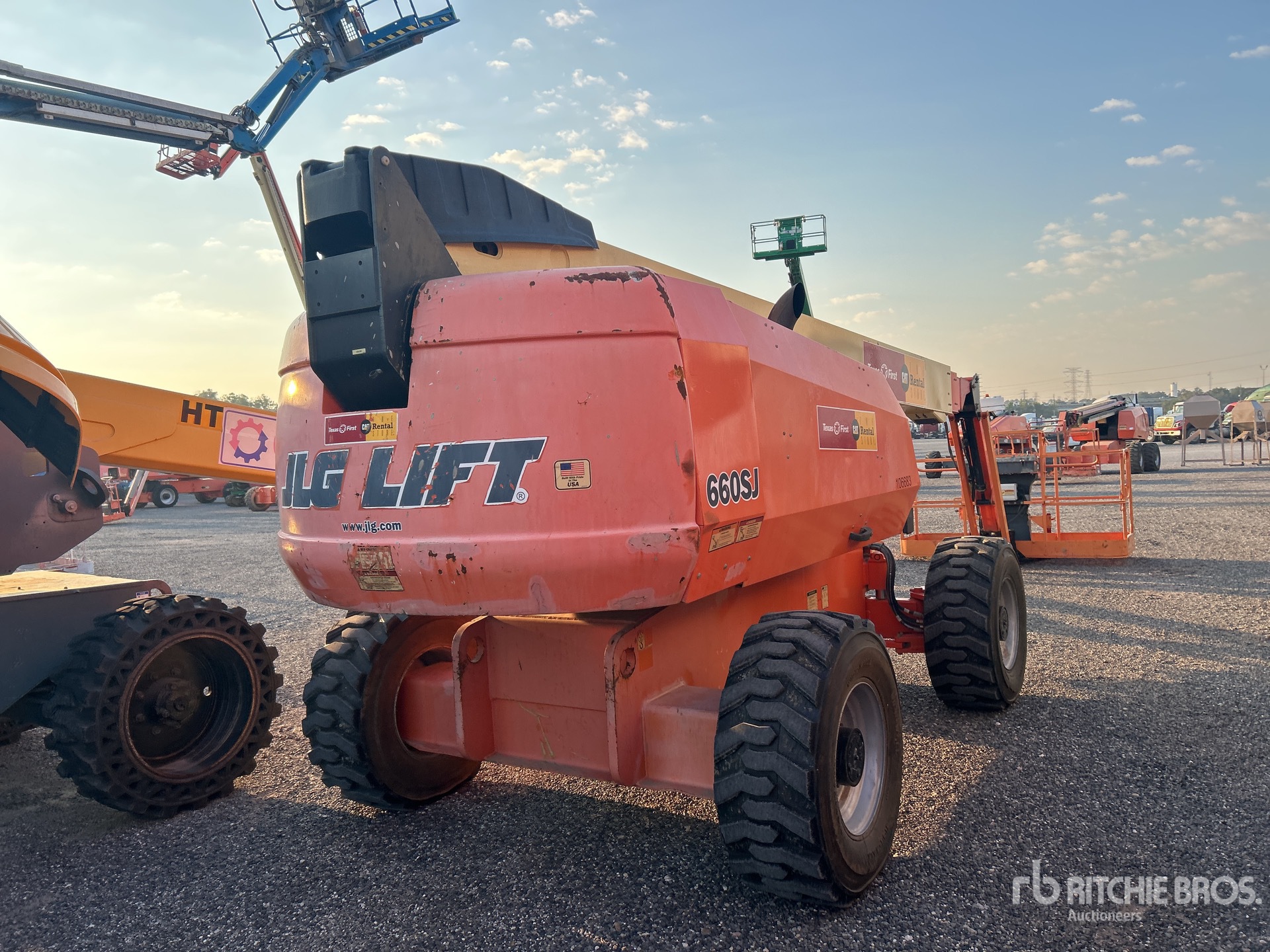 ELEVADOR TELESCóPICO 2008 JLG 4WD 660SJ