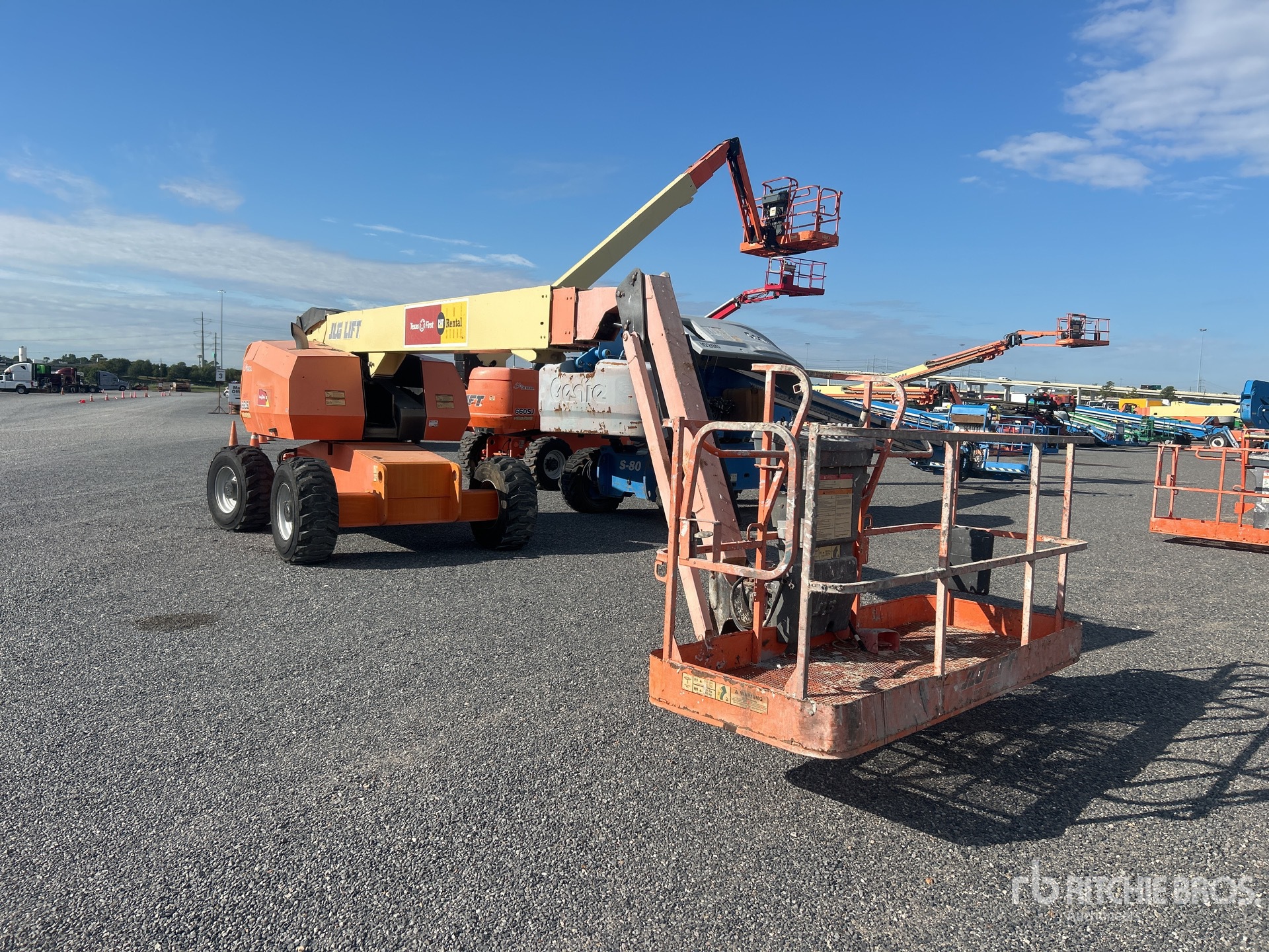 ELEVADOR TELESCóPICO 2008 JLG 4WD 660SJ