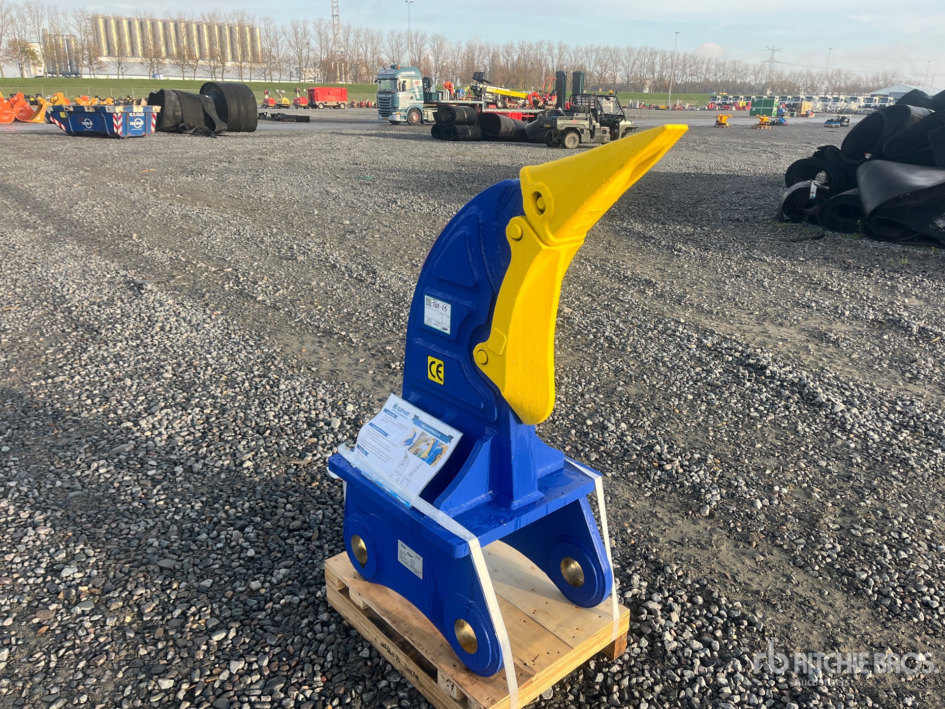 General Appearance with Picture, Right Front Corner