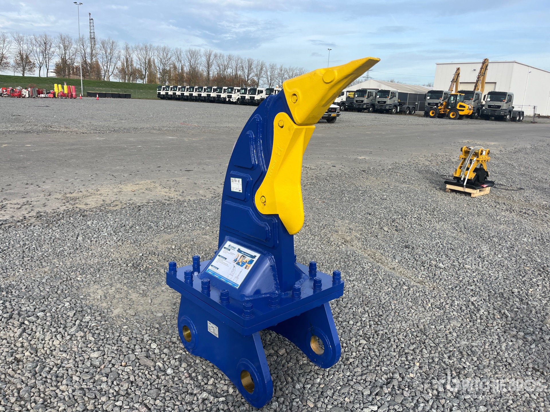 General Appearance with Bild, Ecke vorne rechts