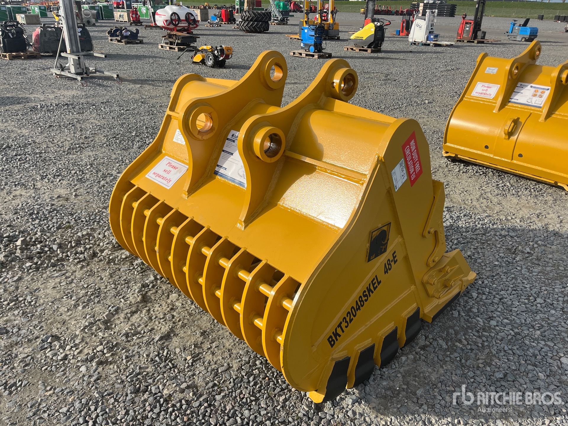 Aspect général with Image, coin arrière droit