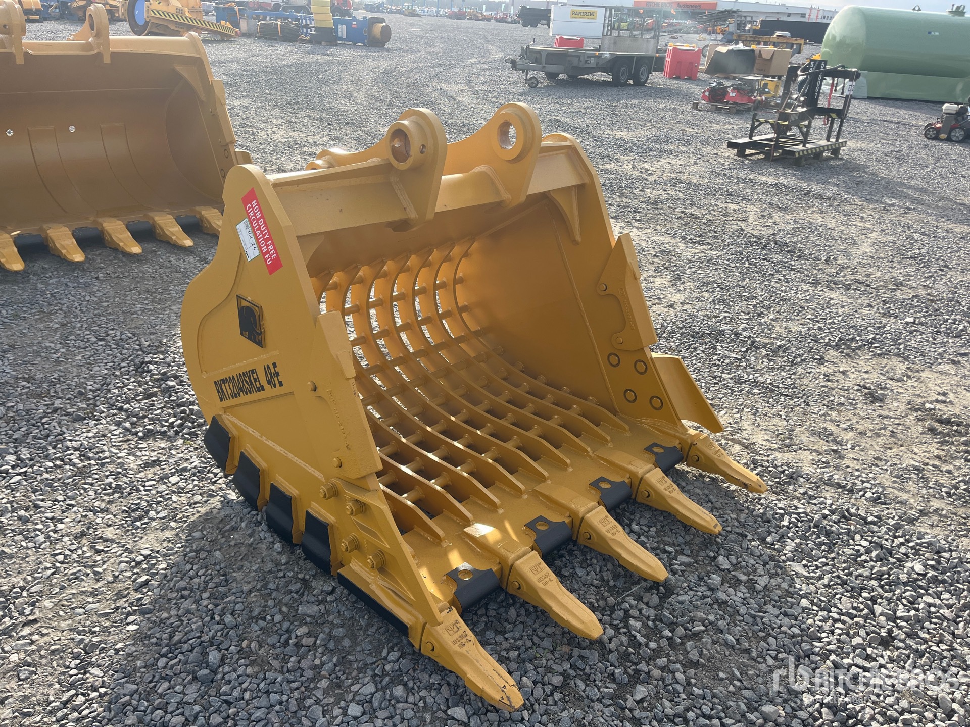 Aspect général with Image, coin avant droit