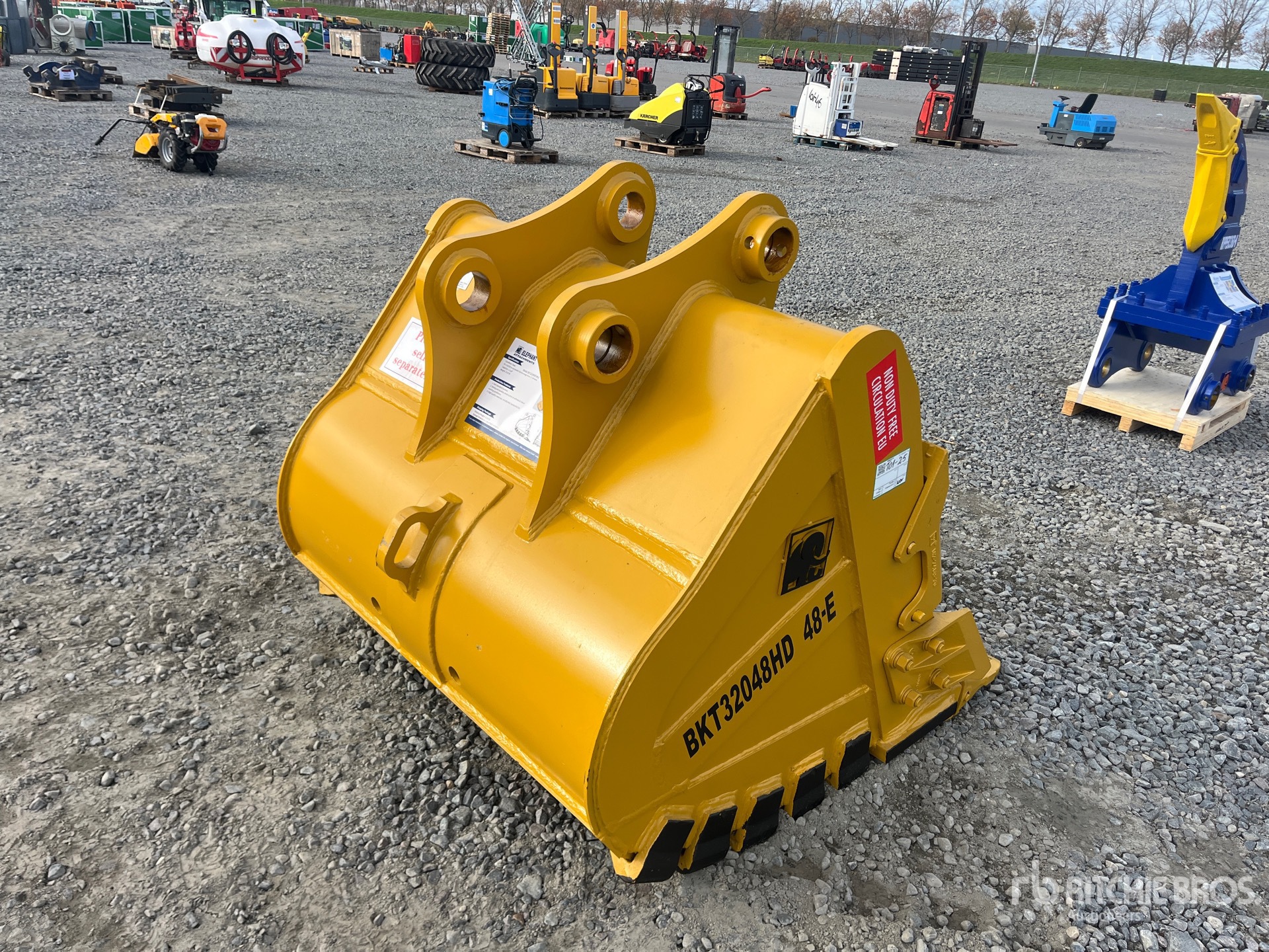 Aspect général with Image, coin arrière droit