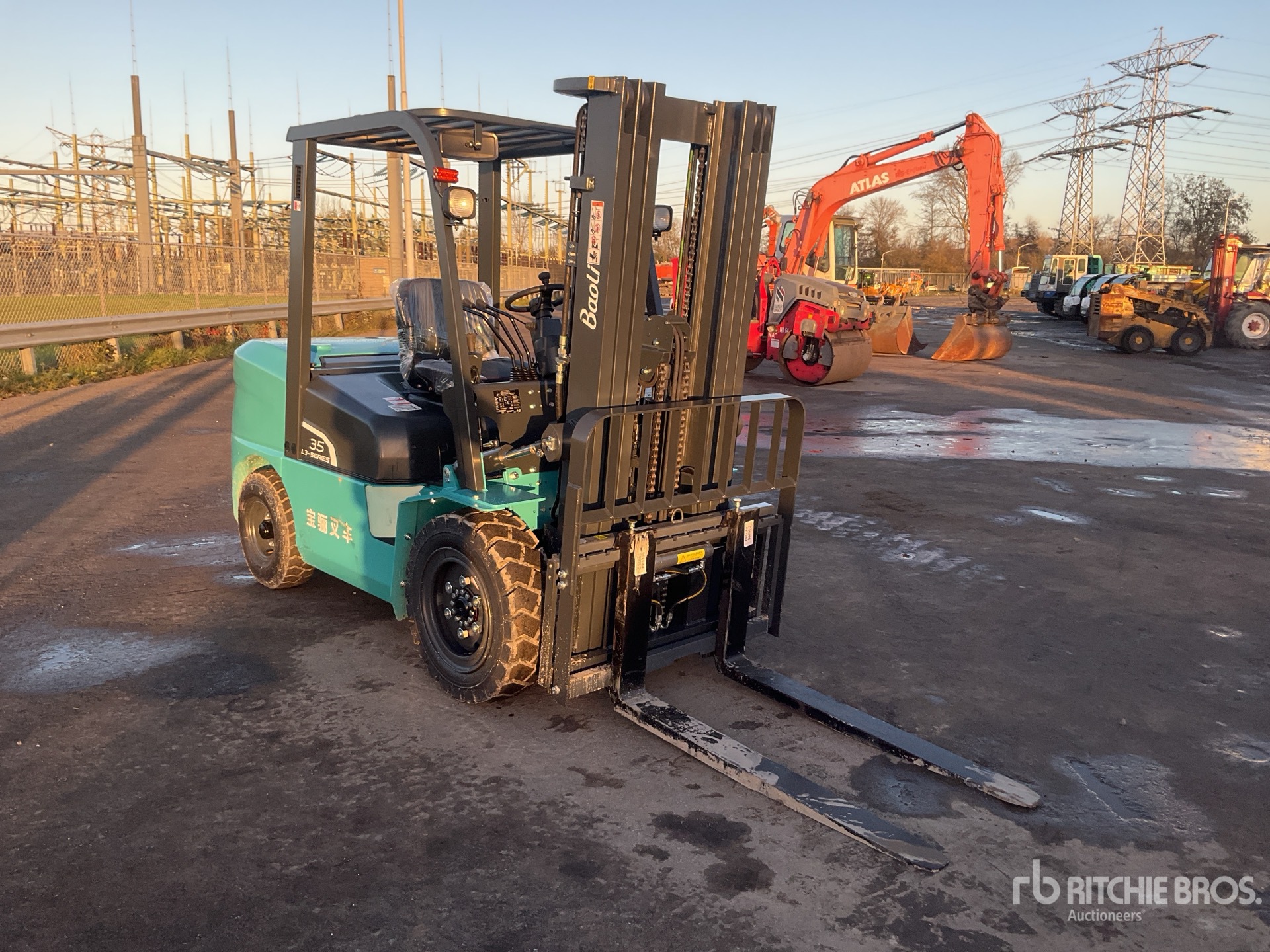 General Appearance with Picture, Right Front Corner