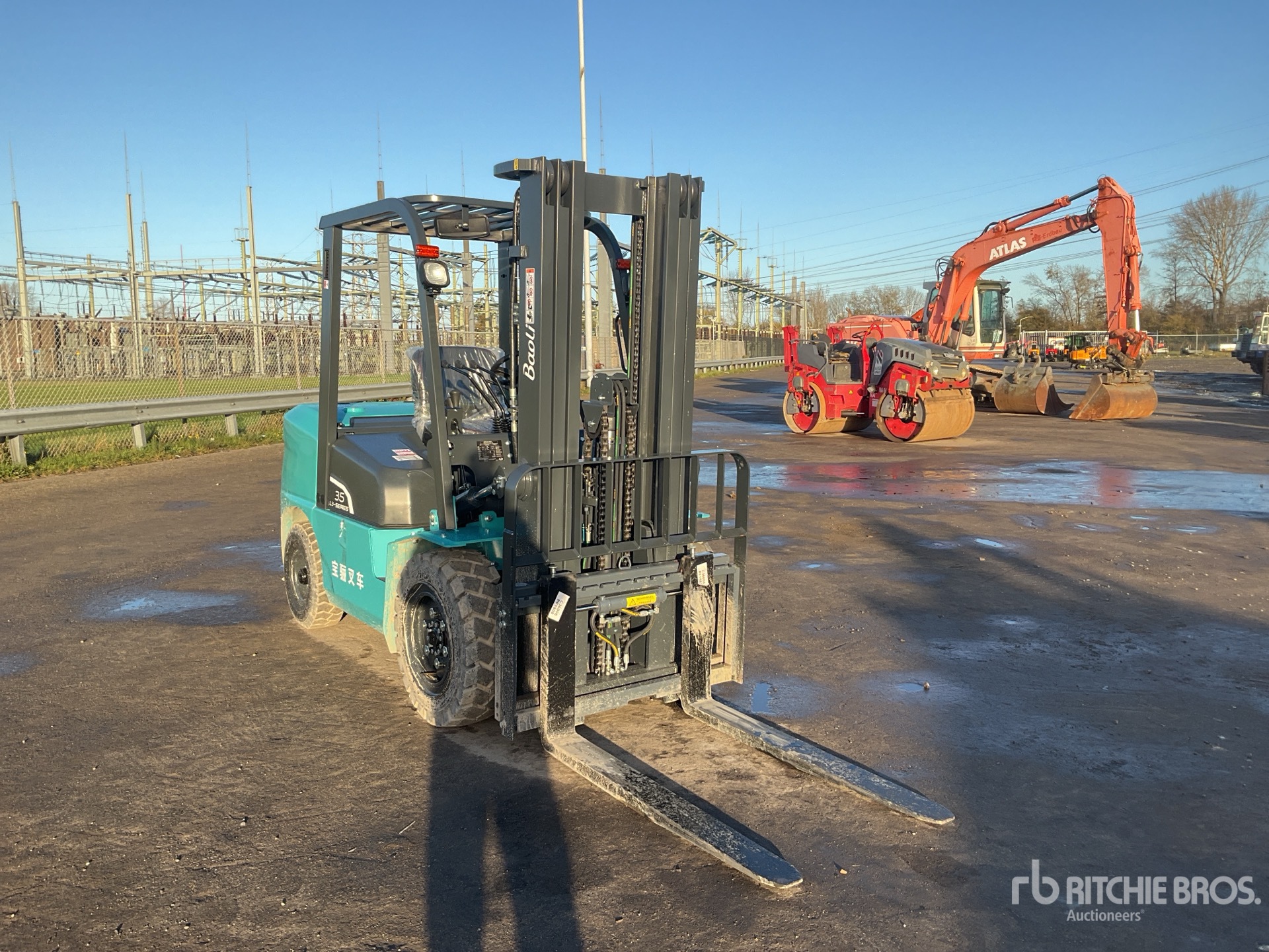 General Appearance with Picture, Right Front Corner