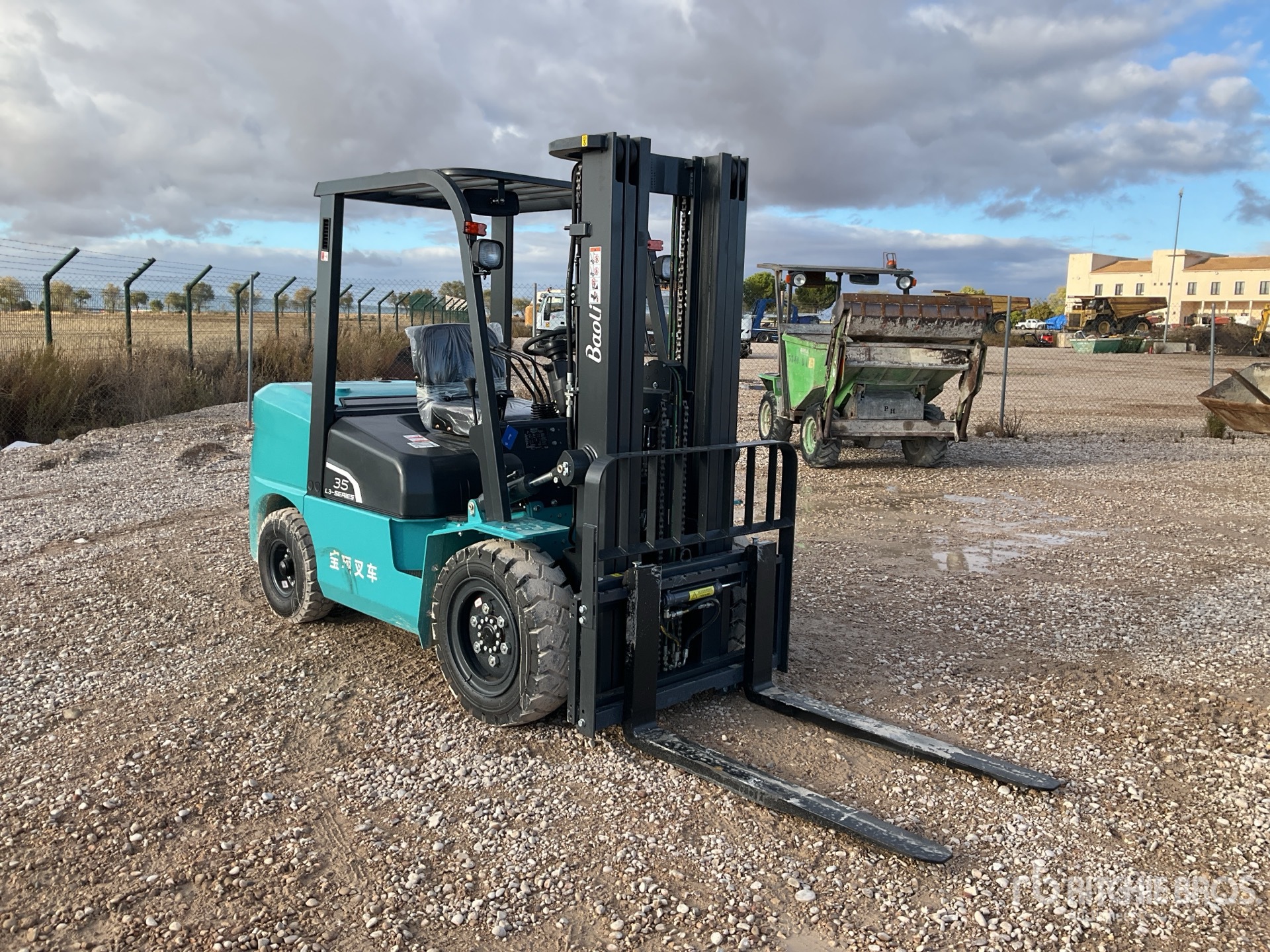 General Appearance with Picture, Right Front Corner