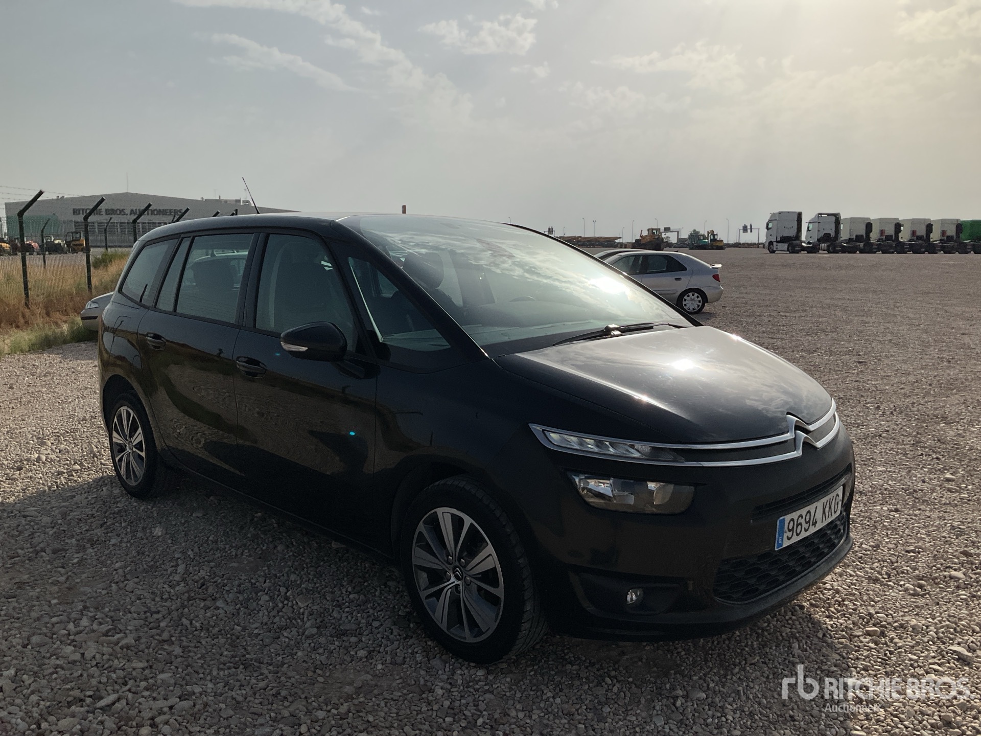 General Appearance with Picture, Right Front Corner