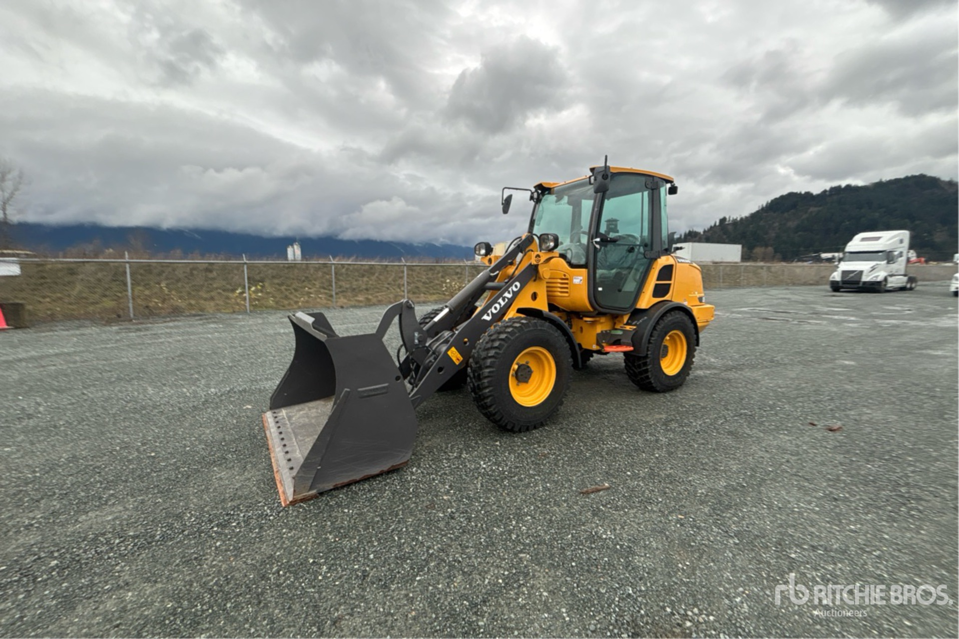 General Appearance with Picture, Left Front Corner