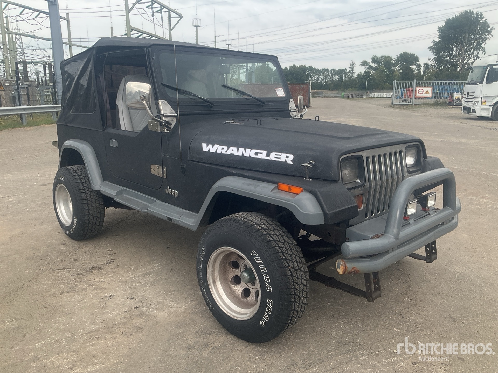 General Appearance with Picture, Right Front Corner