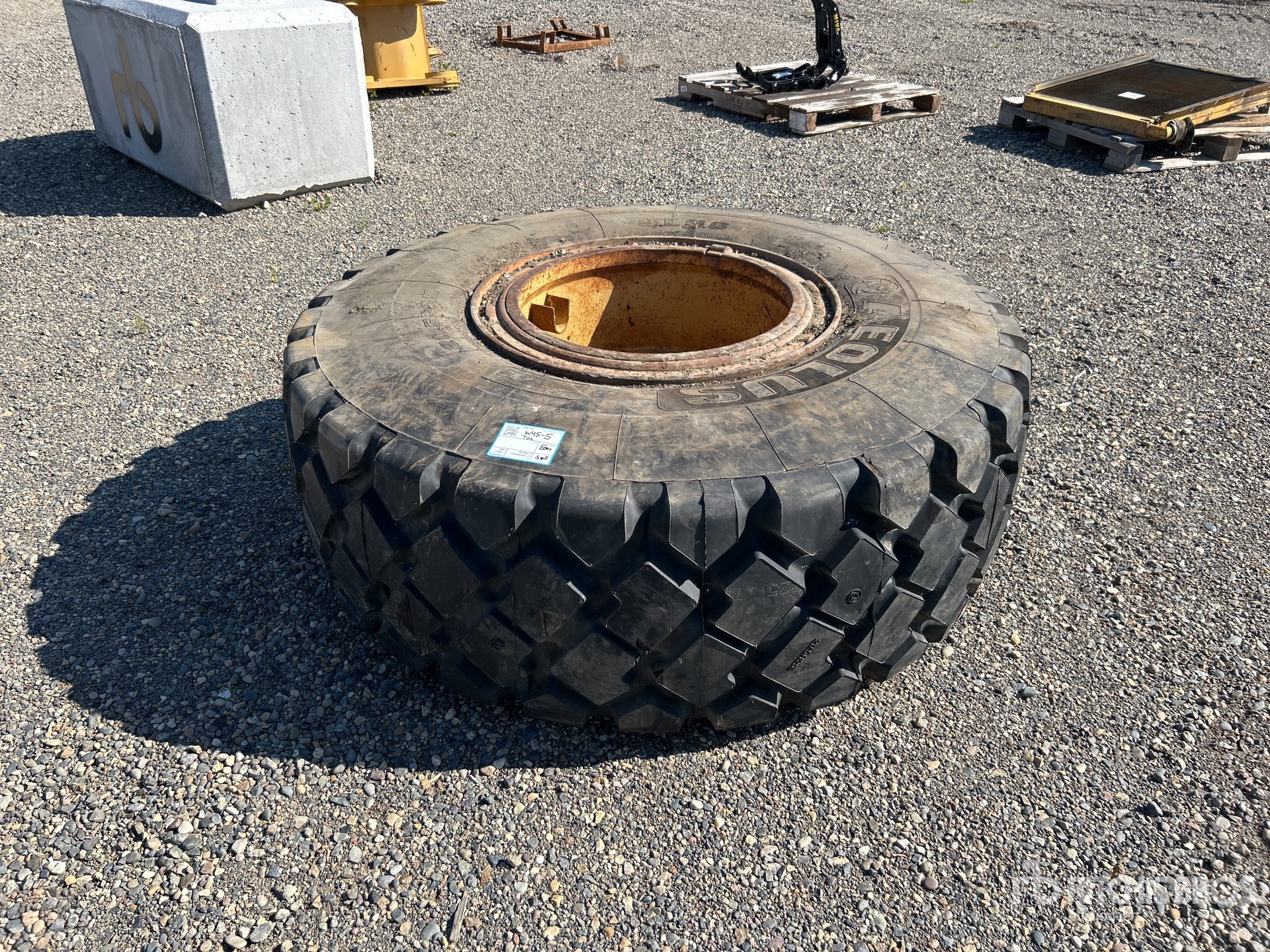 General Appearance with Picture, Left Front Corner