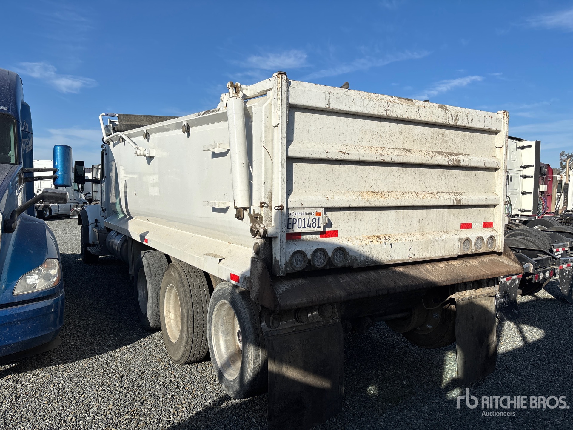 General Appearance with Bild, Ecke hinten links