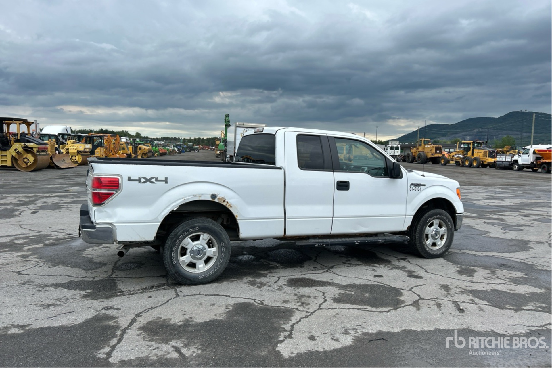 General Appearance with Picture, Right Rear Corner