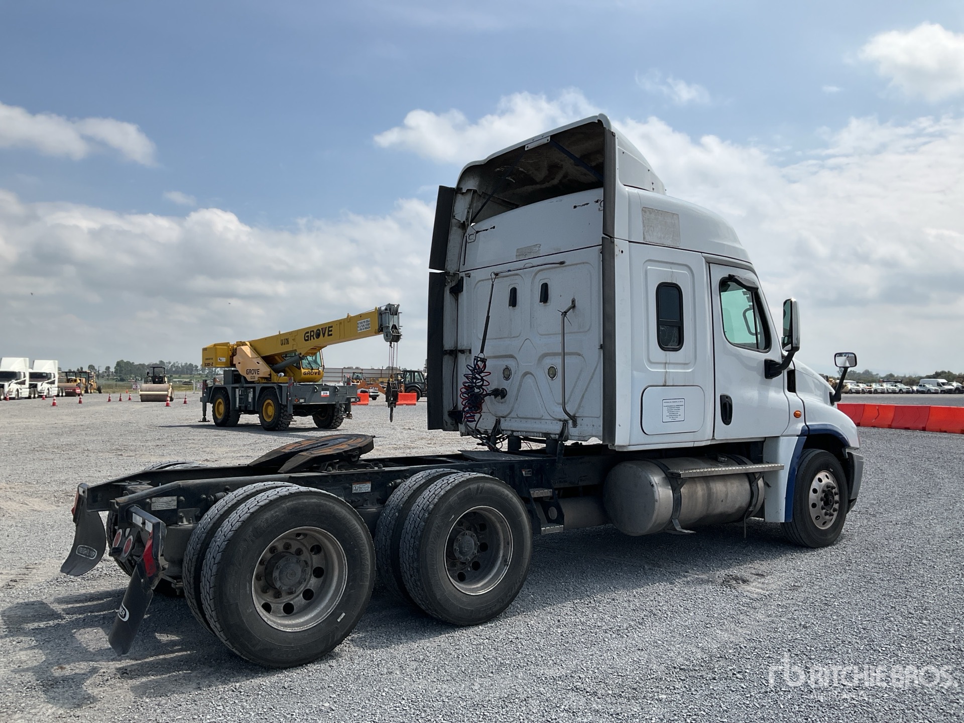 General Appearance with Foto, angolo anteriore sinistro