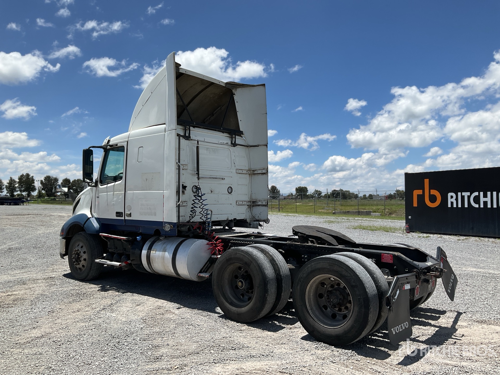 General Appearance with Foto, angolo posteriore sinistro