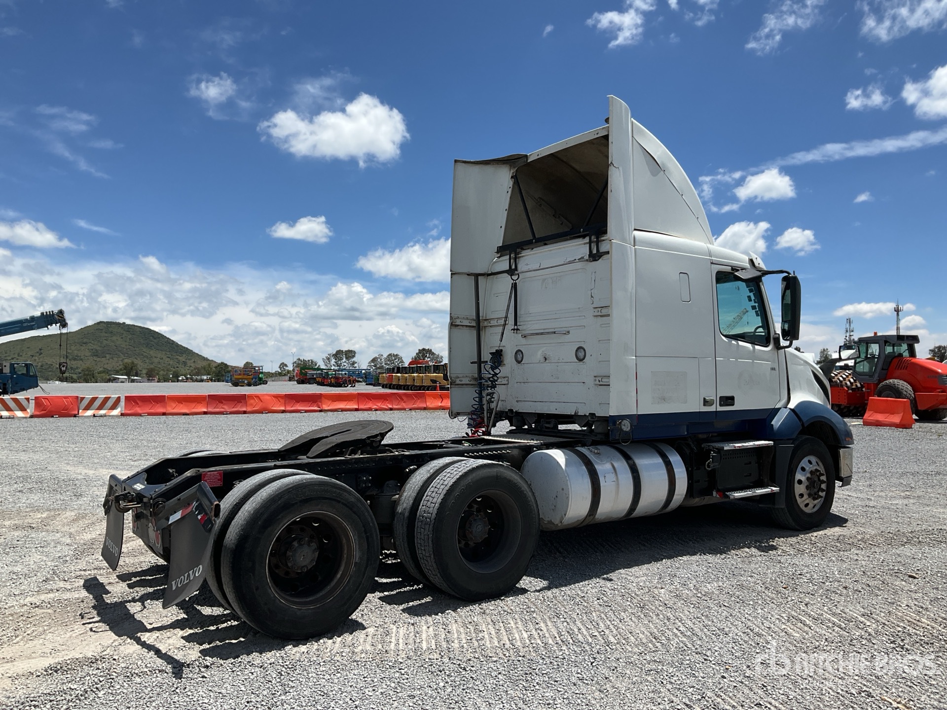 General Appearance with Foto, angolo anteriore sinistro