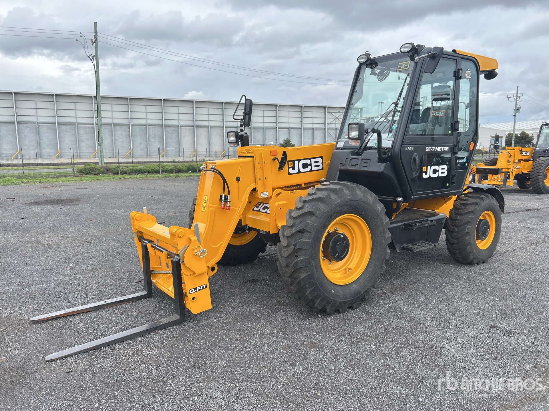 General Appearance with Bild, Ecke vorne links